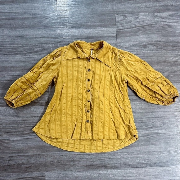 3/$20⚡️Free People Yellow Short Sleeve Textured Button Down Collared Blouse Top - Picture 2 of 11